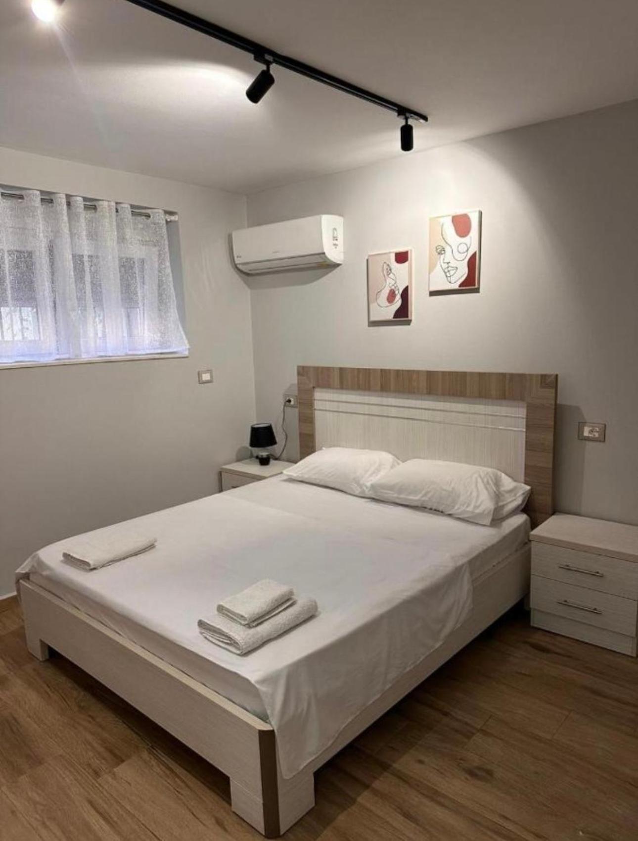 Lovely One Bedroom Flat In Apartment